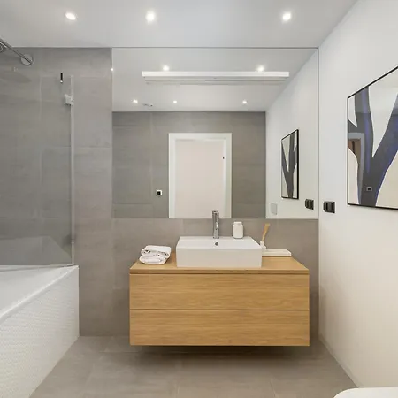 Luxury - Center - 230m - Sauna - Terrace - Garage Apartment