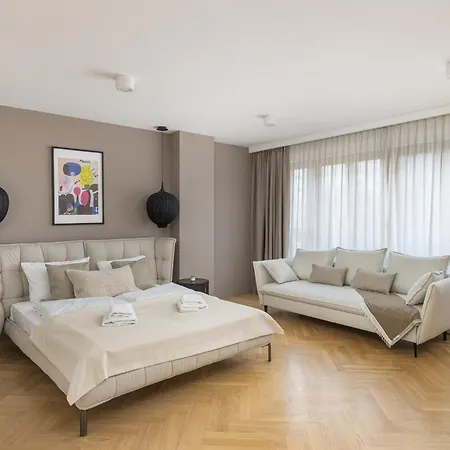 The Atelier - Luxurious 230m2 In * ワルシャワ